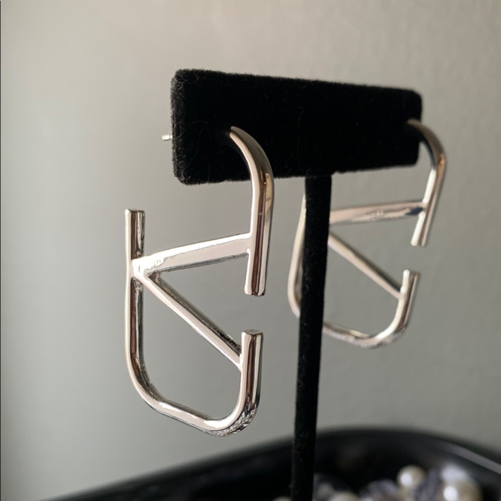 Chic Silver Tone Geometric Earrings